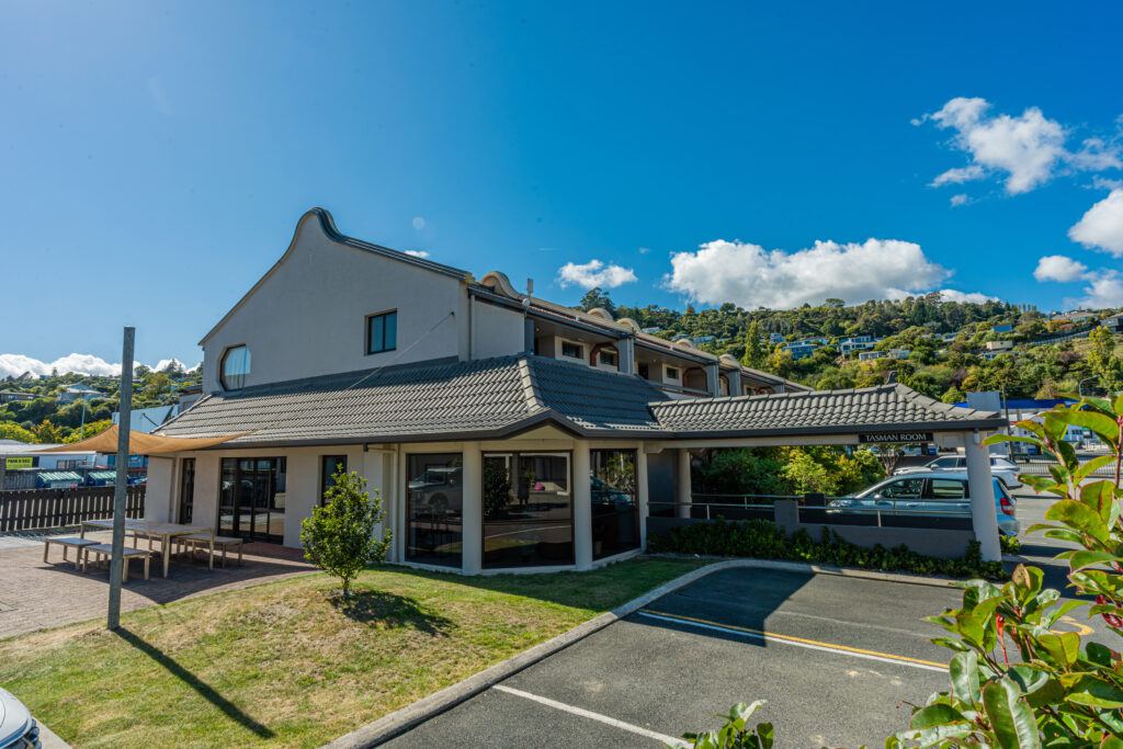 Beachcomber Nelson Accommodation Exterior